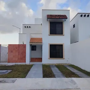 Hermosa Casa A 15 Minutos Del Aeropueto De En Exclusivo Fraccionamiento Residencial Cancún